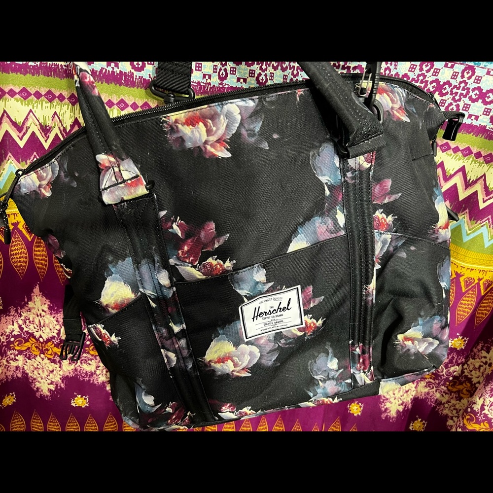Herschel Diaper Bag Gothic Floral includes diaper changing insert